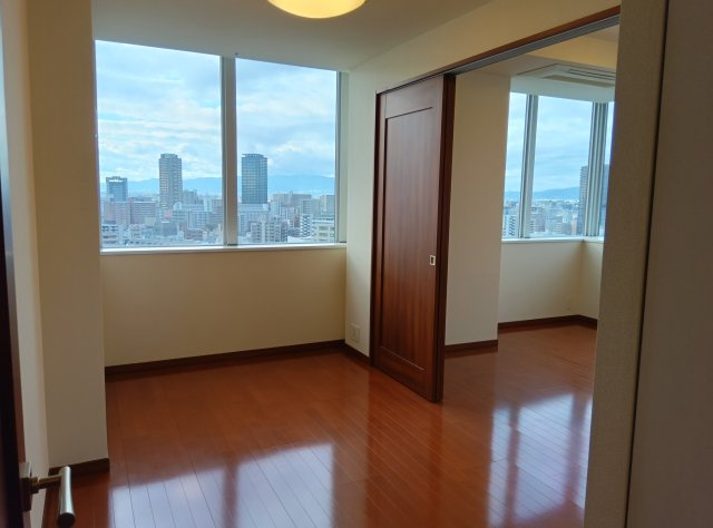 ザ・タワー大阪の居間・リビング