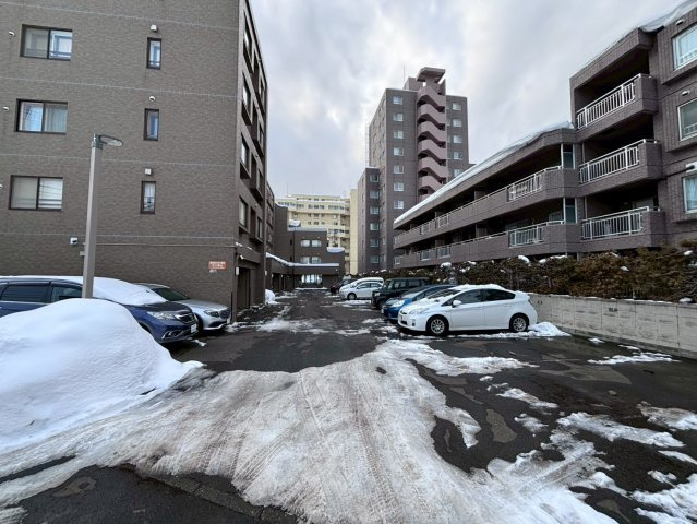 パークハイム旭ヶ丘の駐車場