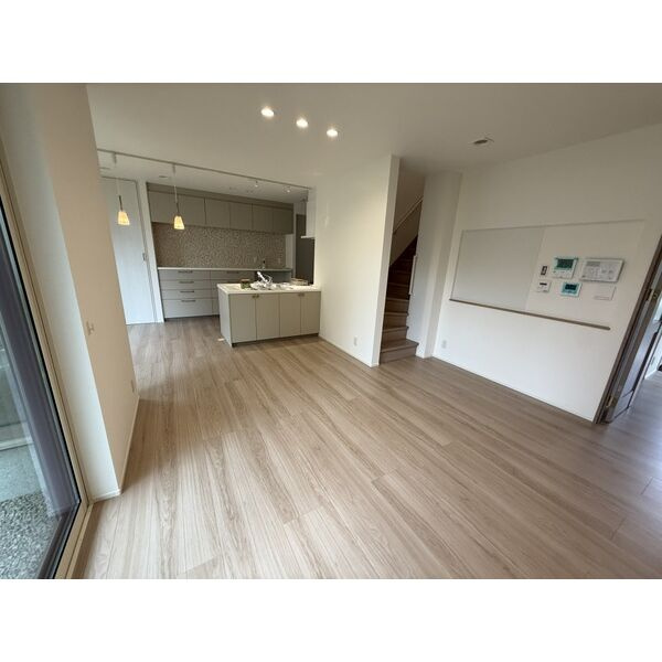 涼風町戸建の居間・リビング