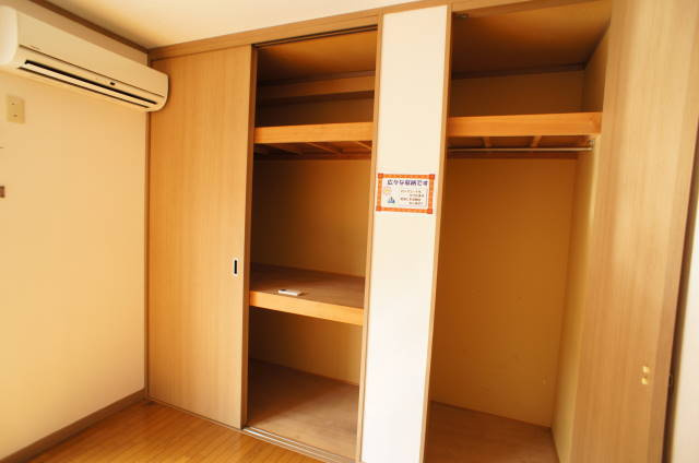 ガーデンヒルズ国分寺台Ｂ棟の収納|洋室の収納は横に広いですよ