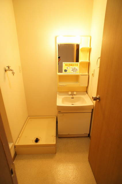 ガーデンヒルズ国分寺台Ｂ棟の洗面所|洗面・脱衣所もありますよ