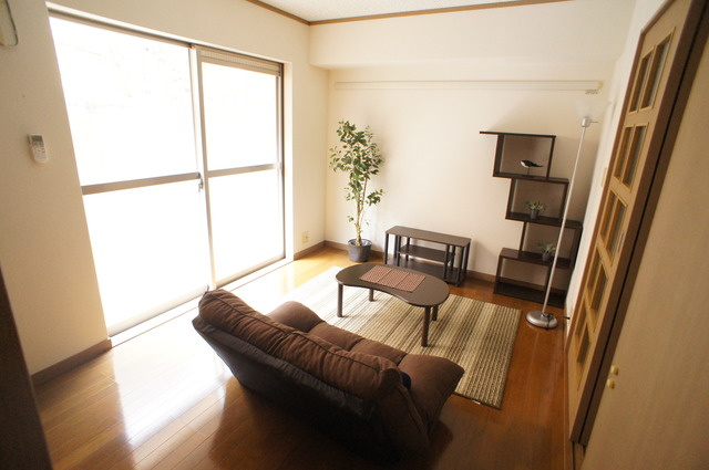 ガーデンヒルズ国分寺台Ｂ棟の居間・リビング|モデルルームしてます♪