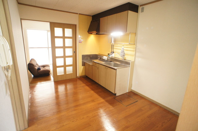 ガーデンヒルズ国分寺台Ｂ棟の居間・リビング|ダイニングで食事できますね