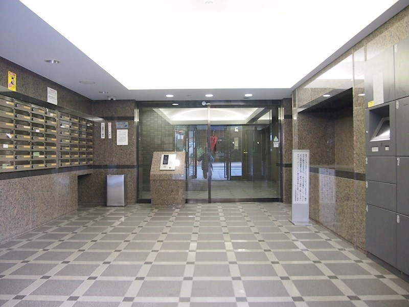 ルーブル早稲田のエントランス