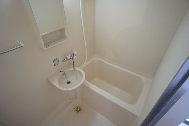 ハイツソレイユの浴室