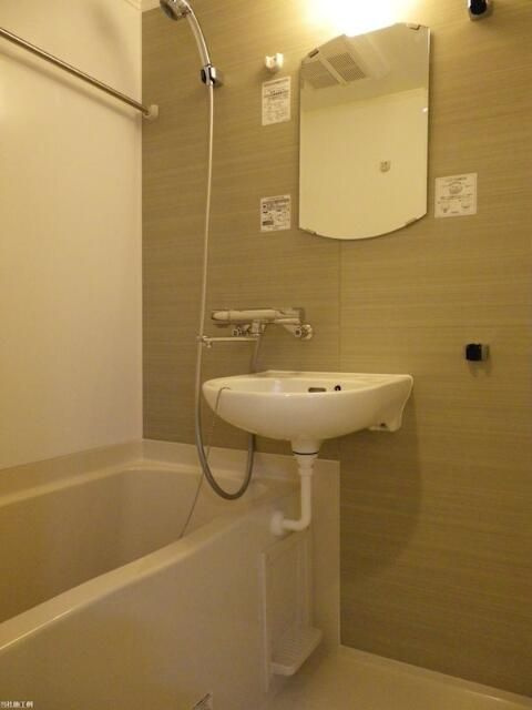 ルーブル池袋の浴室