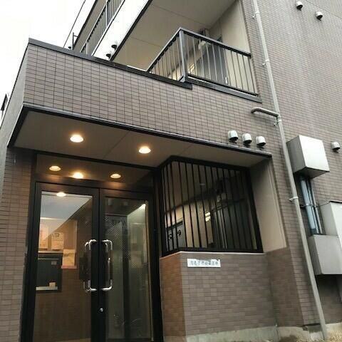 カルナ市谷薬王寺のエントランス