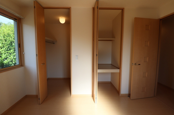 リヴェール東山の収納|ウォークインクローゼット仕様、収納棚