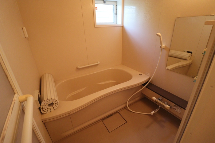 リヴェール東山の浴室|1坪タイプユニットバス（小窓付）