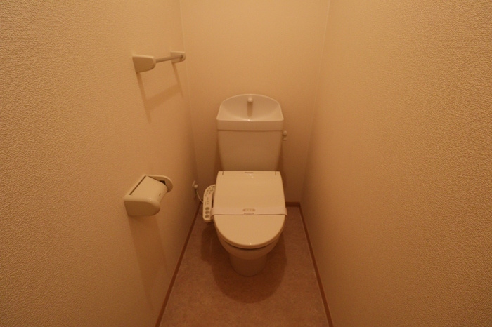 リヴェール東山のトイレ|もちろん温水洗浄暖房便座です