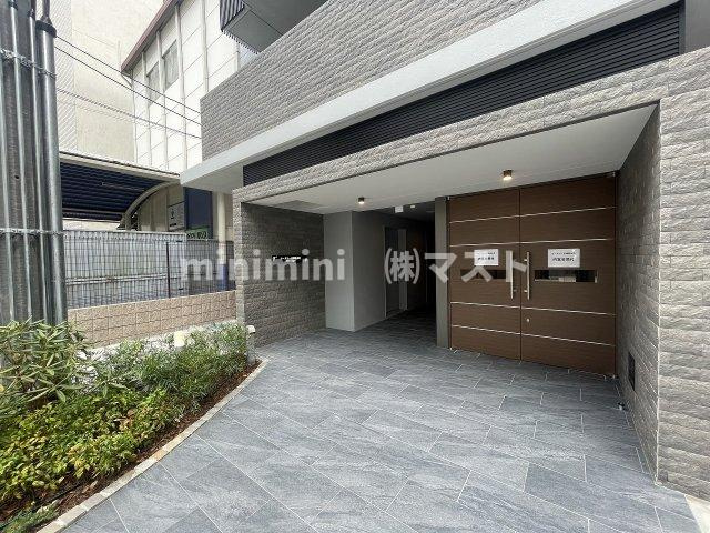 大阪市中央区安土町１丁目の賃貸マンションのエントランス