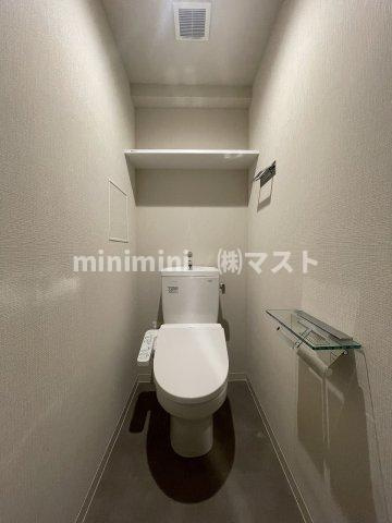 大阪市中央区安土町１丁目の賃貸マンションのトイレ