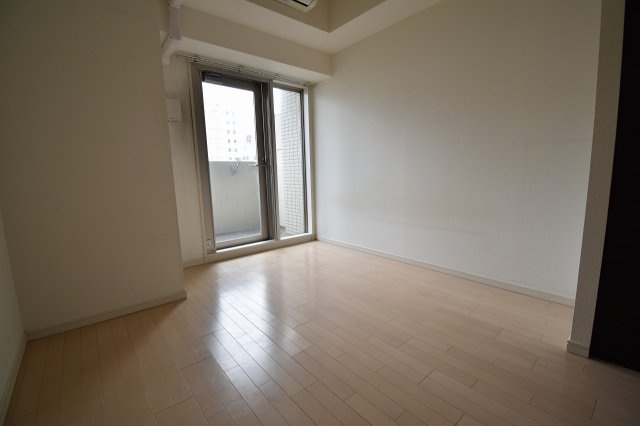 大阪市中央区南新町２丁目の賃貸マンションの居間・リビング