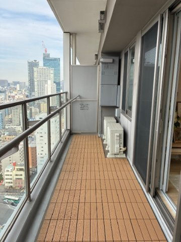 GLOBAL FRONT TOWERのバルコニー