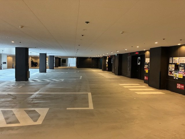 GLOBAL FRONT TOWERの駐車場