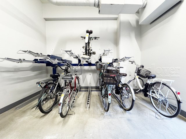 【駐輪場】 | ディアハイム浅草 | 自転車置き場。マンションの共用部にあたります。空きの有無や駐輪料金、各戸の台数制限などについては、改めてお問い合わせください。～即日のご見学可能～　お問合せはお気軽にどうぞ。