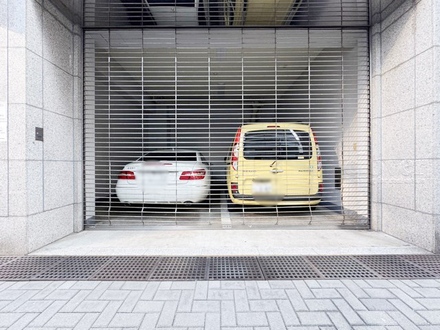 【駐車場】 | ディアハイム浅草 | マンションの駐車場スペース。空きの有無や駐車料金、サイズ規定などについては、改めてお問い合わせください。～即日のご見学可能～　お問合せはお気軽にどうぞ。