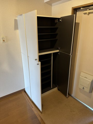 ウエストアールの玄関