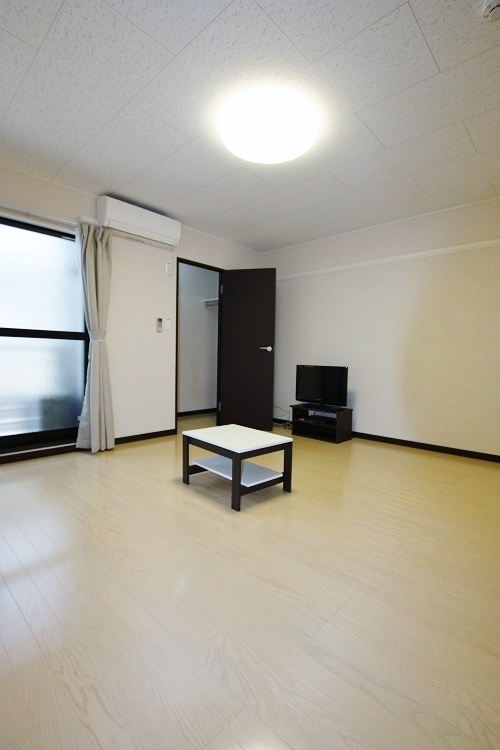 フェニックス久末の居間・リビング