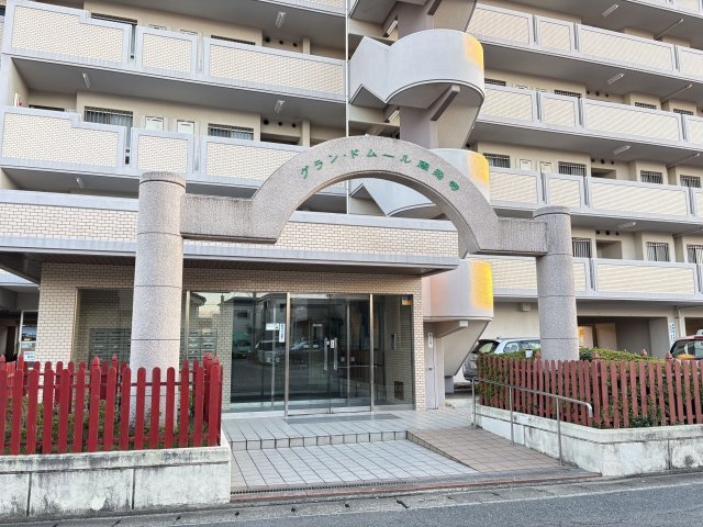 【エントランス】 | グラン・ドムール周船寺 | 安全に配慮されたオートロックマンションです。室内ＴＶモニタ付インターホンで来訪者を確認できます