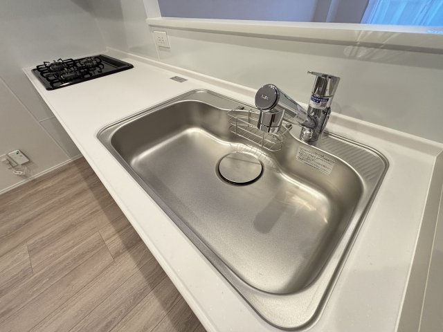 【キッチン】 | グラン・ドムール周船寺 | 洗い物がしやすい幅広のシンクは汚れが付きにくい素材でいつもキレイを保てます