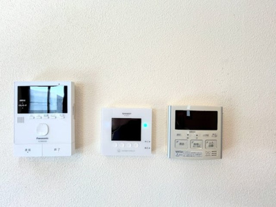 【防犯設備】 | ◆◇旭区上白根1丁目中古戸建◇◆ | ◆玄関に行かなくても来訪者が確認でき、ハンズフリーで会話をすることが出来ます。モニターを確認する事によって防犯効果も高まります。