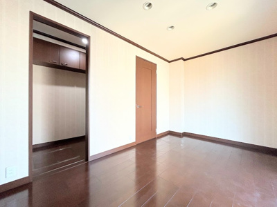 【洋室】 | ◆◇旭区上白根1丁目中古戸建◇◆ | ◆柔らかい陽光が差し込む明るいお部屋を演出する設計。彩光の取れる窓が気持ちの良いお部屋を創り上げます。