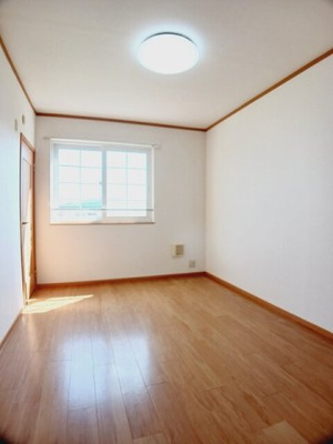 【内装】 | レフィナード | 明るい室内です