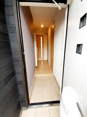 【玄関】 | アーバングレイスⅥ | 収納もある玄関です