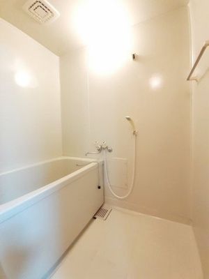 【浴室】 | キャッスル神田川 | 落ち着いた空間のお風呂です