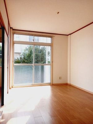 【居間・リビング】 | ハイツオチアイ | こちらのリビングで趣味の時間をお楽しみください