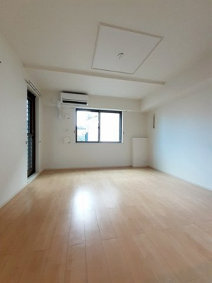 【居間・リビング】 | ビクトルⅡ | こちらのリビングで趣味の時間をお楽しみください