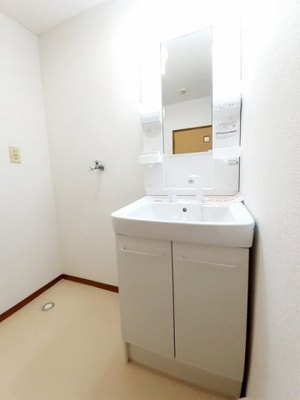 【洗面所】 | アスライズコーポ | スペースが確保できる洗面所です