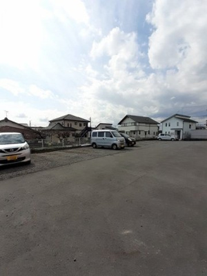 【駐車場】 | エルディムわたなべ | 駐車場です