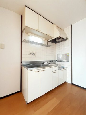 【キッチン】 | エルディムわたなべ | コンパクトなキッチンで掃除もラクラク