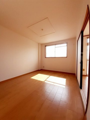 【内装】 | エルディムわたなべ | 明るい色調の室内です