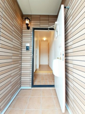 【玄関】 | アルドール今泉 | 収納もある玄関です