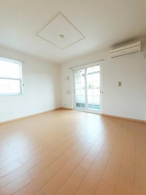 【居間・リビング】 | アルドール今泉 | ゆったりとした居間です