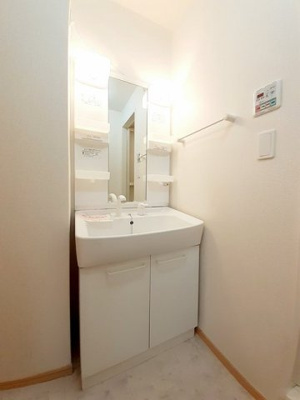 【洗面所】 | アルドール今泉 | ゆったりとスペースのある洗面所