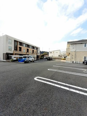 【駐車場】 | Ａｃｒｏｓｓ・Ｂｅｎ－Ｈ | 駐車場があるので、車を買う予定の方も安心です