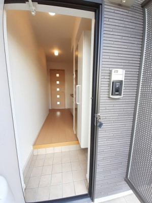 【玄関】 | Ａｃｒｏｓｓ・Ｂｅｎ－Ｈ | 収納もある玄関です