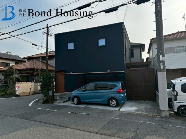 無垢材使用のお洒落な築浅戸建　西二見　築6年の前面道路含む現地写真