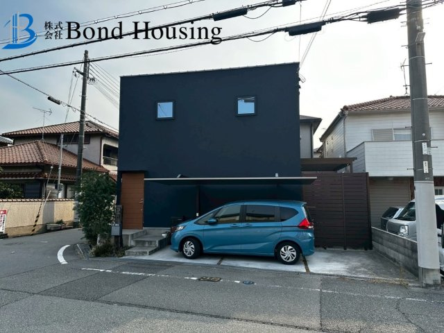 無垢材使用のお洒落な築浅戸建　西二見　築6年の前面道路含む現地写真
