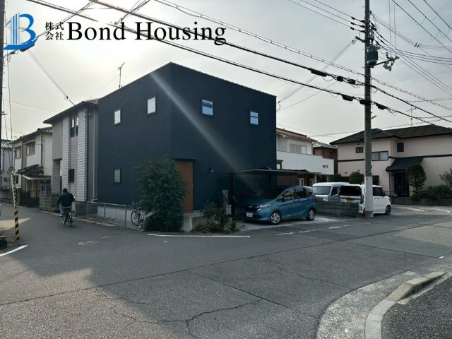 無垢材使用のお洒落な築浅戸建　西二見　築6年の前面道路含む現地写真