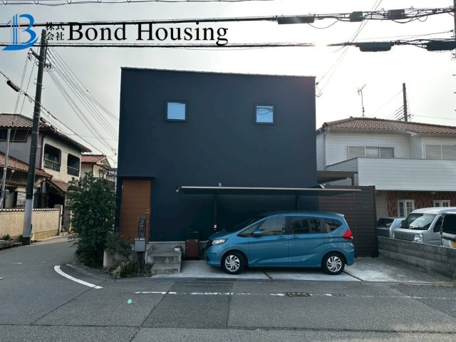 無垢材使用のお洒落な築浅戸建　西二見　築6年の前面道路含む現地写真