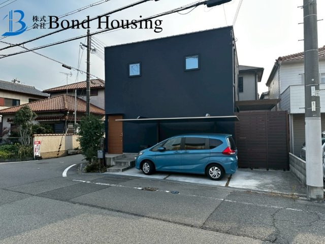 無垢材使用のお洒落な築浅戸建　西二見　築6年の前面道路含む現地写真