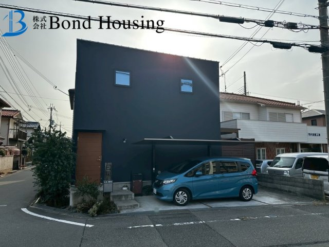 無垢材使用のお洒落な築浅戸建　西二見　築6年の前面道路含む現地写真