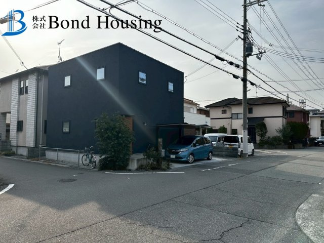 無垢材使用のお洒落な築浅戸建　西二見　築6年の前面道路含む現地写真