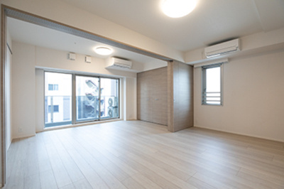 【居間・リビング】 | アーバンプレミア秋葉原 | ※写真は同タイプ住戸です。