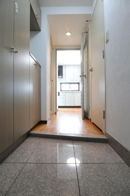 グリーンコート一の坂の玄関